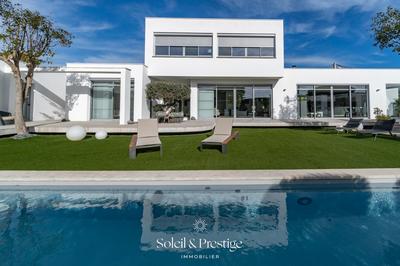 Maison - 313 m² - 8 pièces