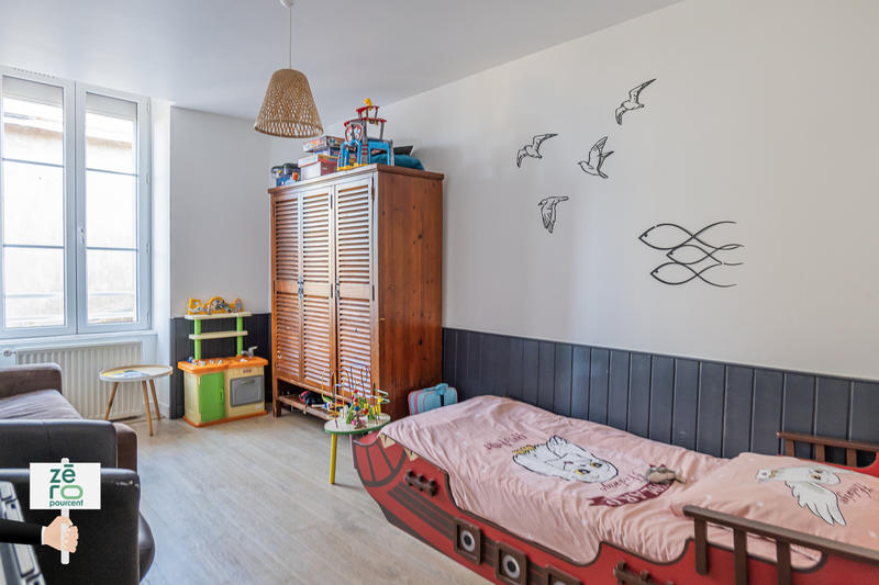 Maison - 230 m² - 10 pièces