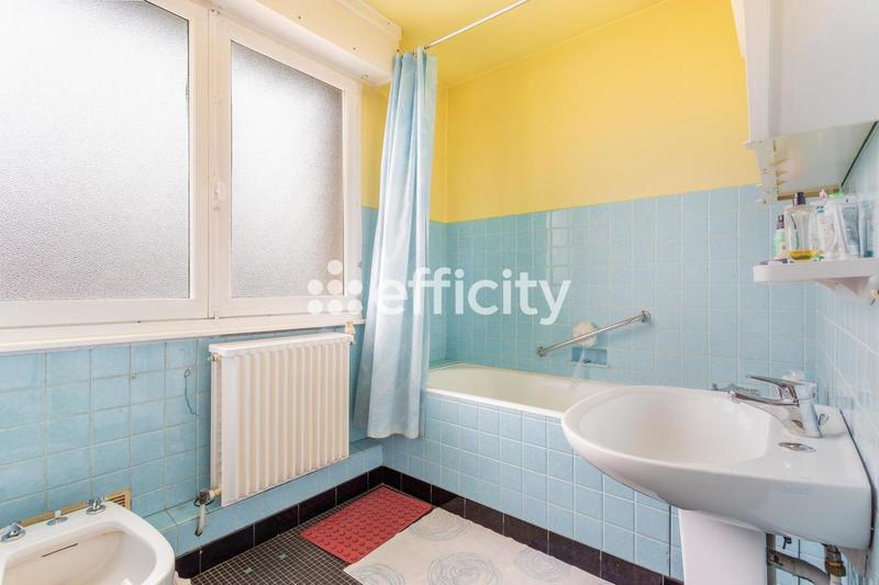 Maison - 240 m² - 12 pièces