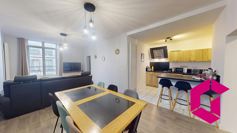 Appartement - 100 m² - 5 pièces