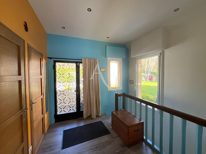 Maison - 180 m² - 8 pièces