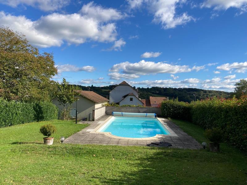 Maison - 185 m² - 9 pièces