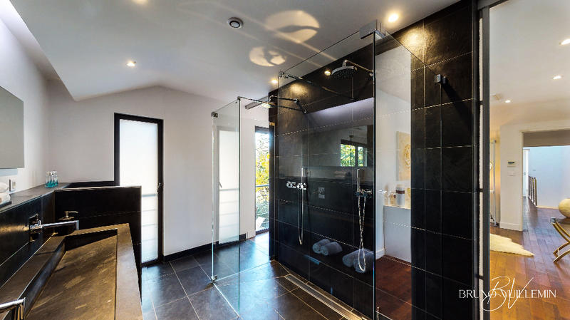 Demeure - 253 m² - 8 pièces