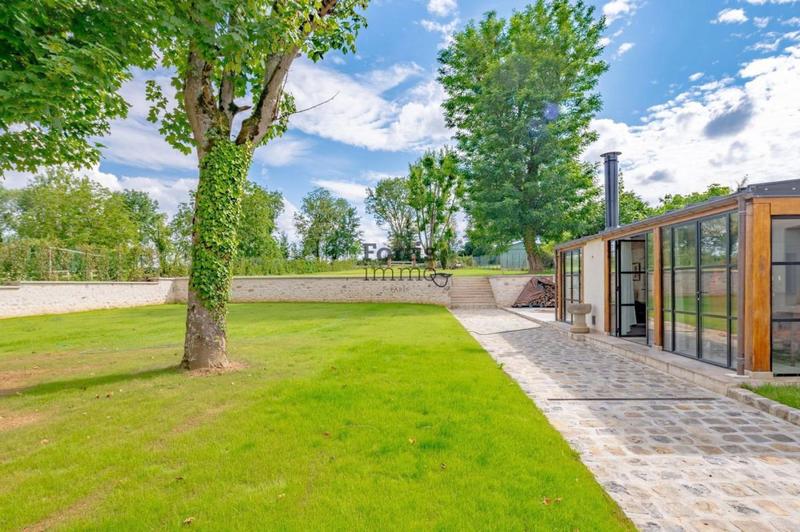 Demeure - 350 m² - 11 pièces