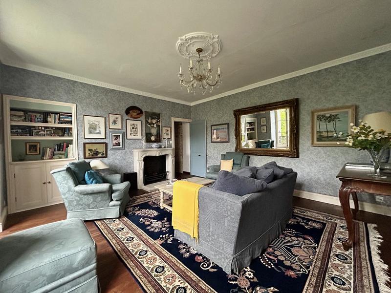 Maison - 204 m² - 9 pièces