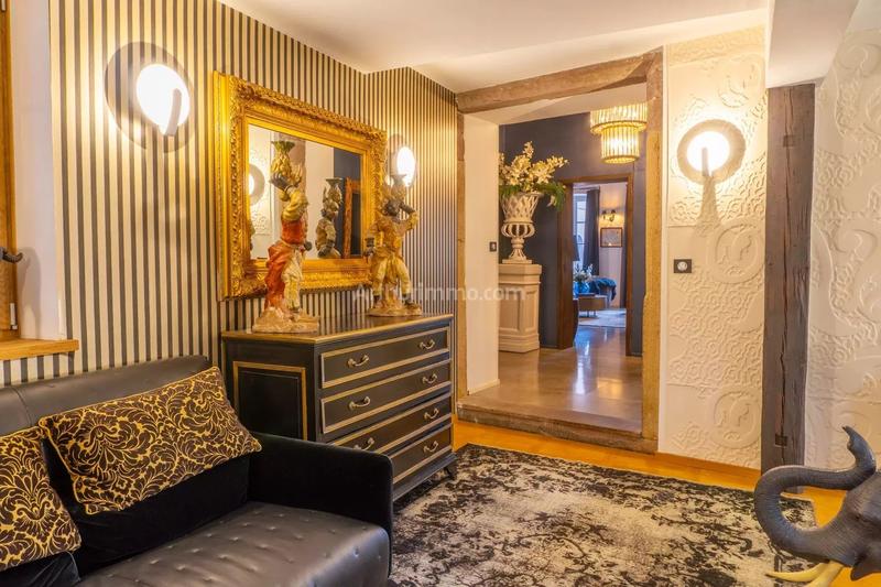 Maison - 650 m² - 11 pièces