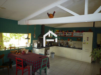 Maison - 240 m² - 9 pièces