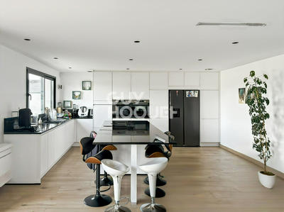 Maison - 202 m² - 8 pièces