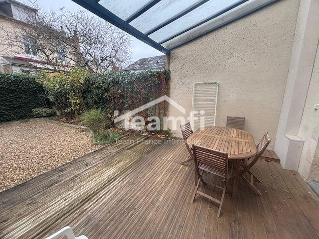 Maison - 142 m² - 8 pièces