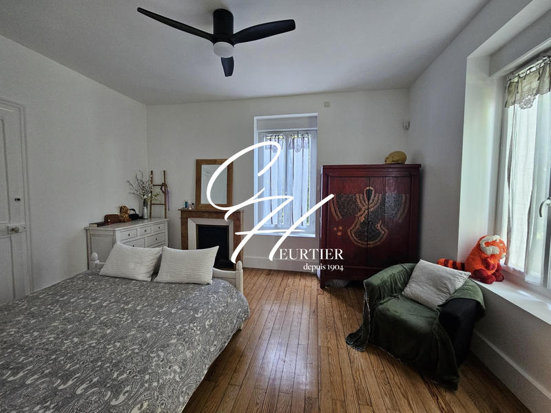 Maison - 224 m² - 9 pièces