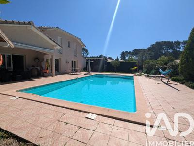 Maison - 263 m² - 9 pièces