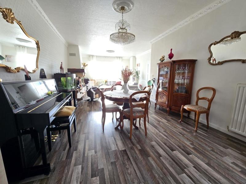 Maison - 210 m² - 6 pièces