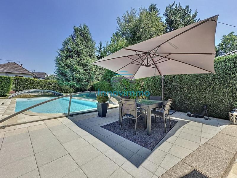 Villa - 216 m² - 8 pièces