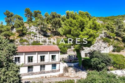 Maison - 239 m² - 6 pièces