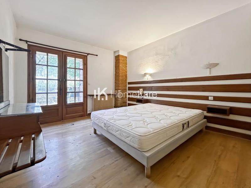 Propriété - 1 460 m² - 40 pièces