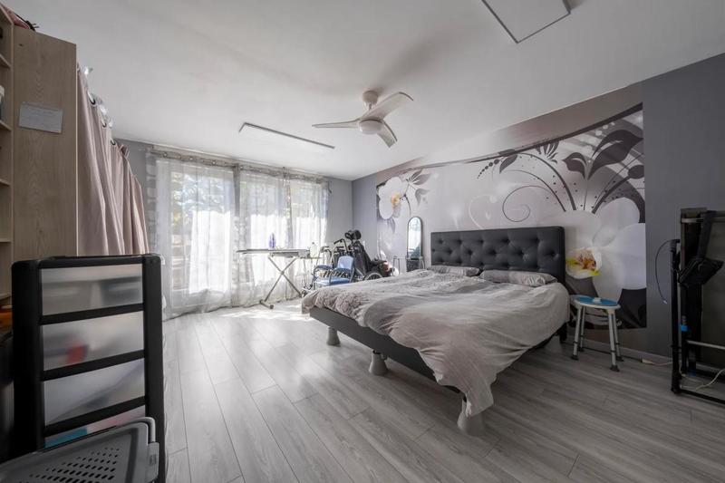 Maison - 250 m² - 11 pièces