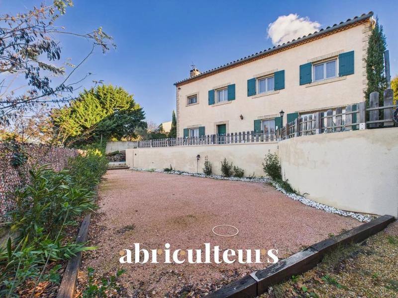 Maison - 232 m² - 8 pièces