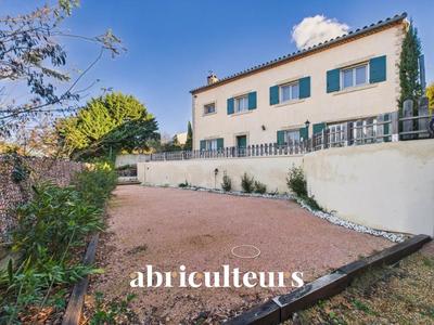 Maison - 232 m² - 8 pièces