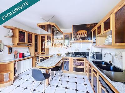 Maison - 209 m² - 7 pièces
