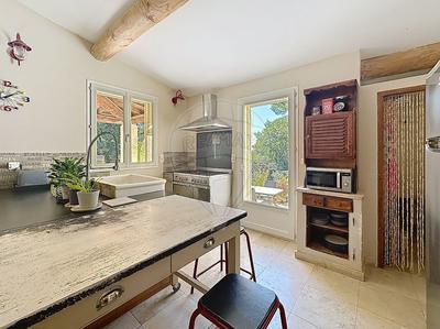 Propriété - 182 m² - 6 pièces