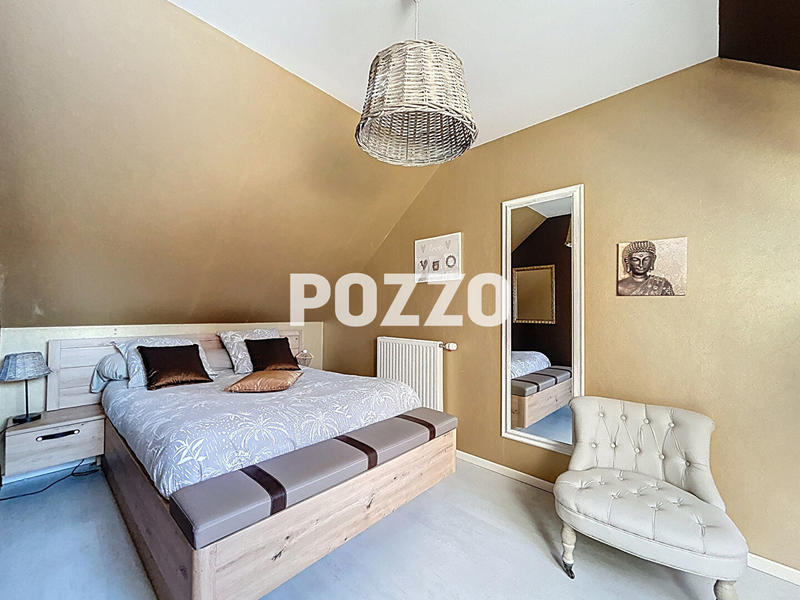 Maison - 249 m² - 10 pièces