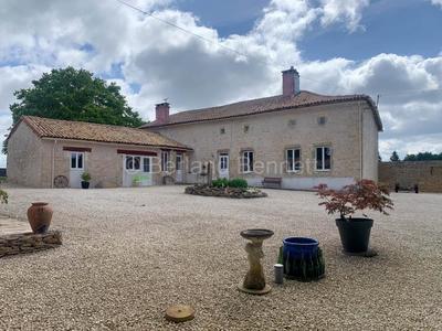 Maison en pierre - 439 m² - 14 pièces