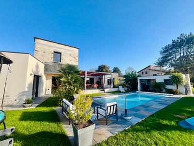 Maison - 179 m² - 6 pièces