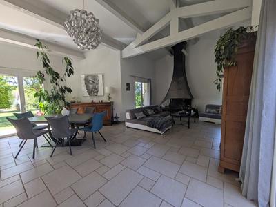 Maison - 198 m² - 7 pièces