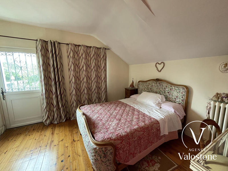 Maison traditionnelle - 285 m² - 10 pièces