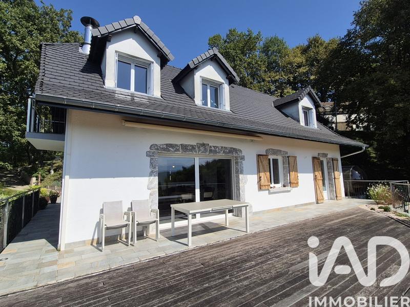 Maison - 235 m² - 9 pièces