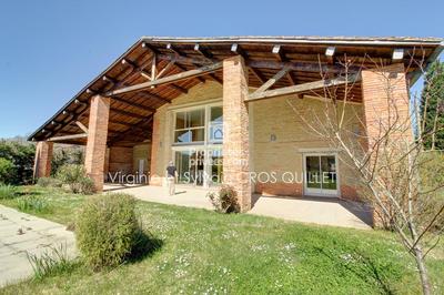 Maison - 250 m² - 7 pièces