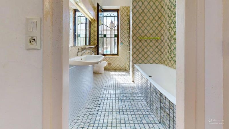 Maison - 320 m² - 8 pièces