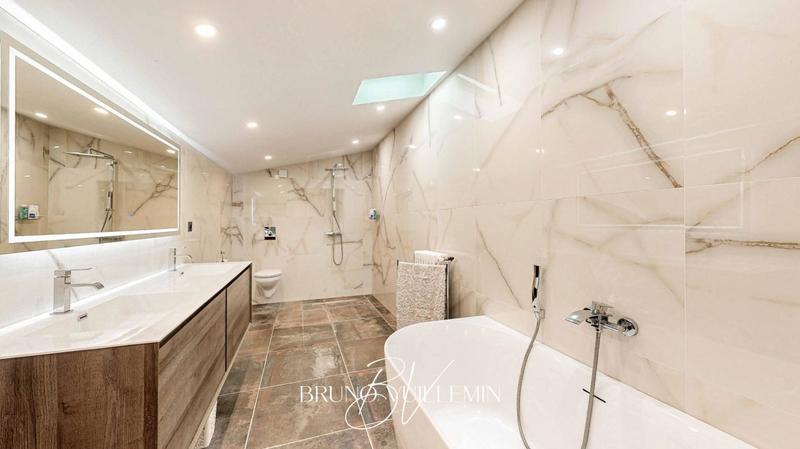 Maison - 413 m² - 12 pièces