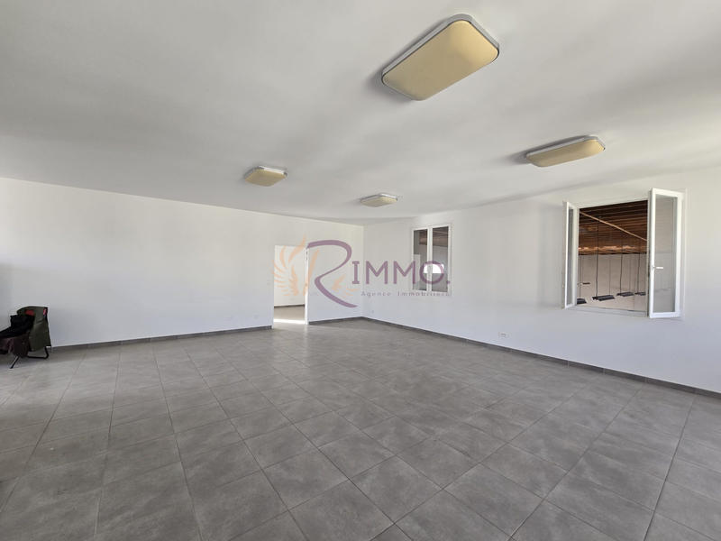 Entrepôt - 365 m²