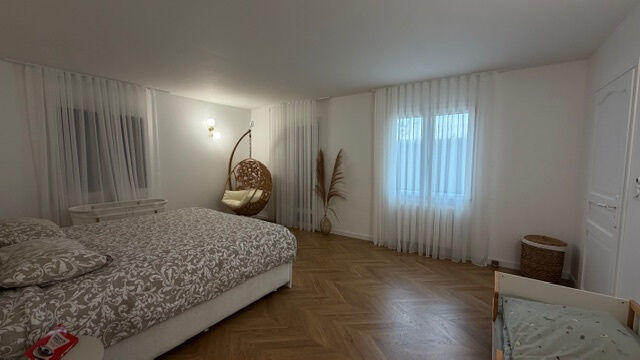 Maison - 290 m² - 9 pièces