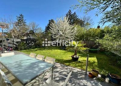 Maison - 162 m² - 8 pièces