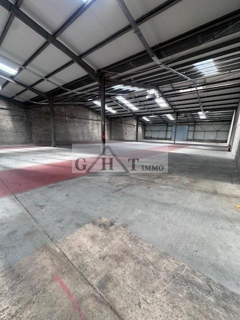 Entrepôt - 1 100 m²