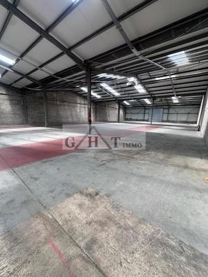Entrepôt - 1 100 m²