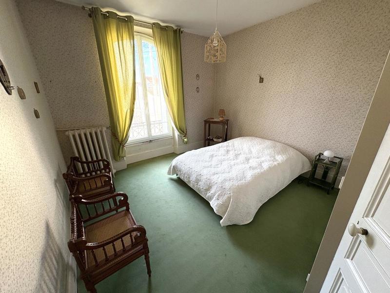 Maison - 202 m² - 9 pièces