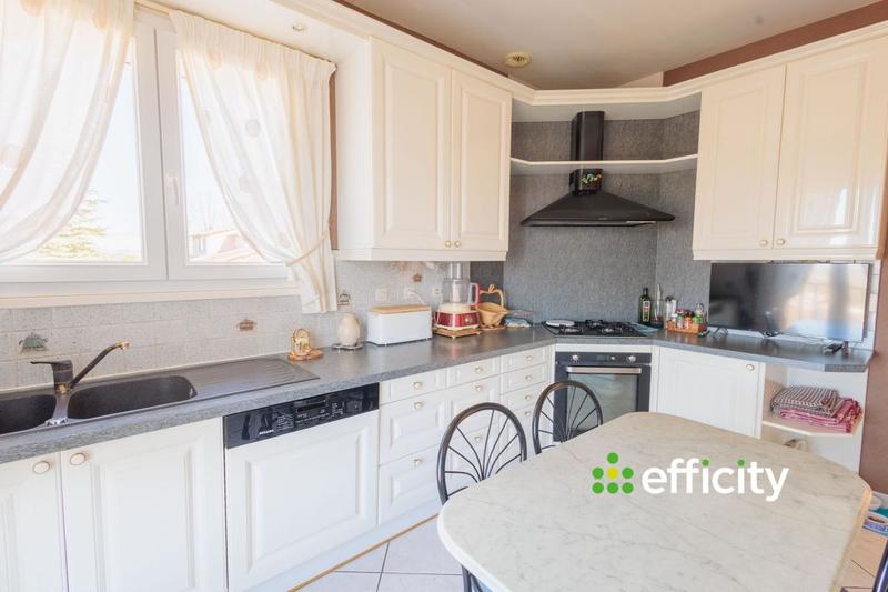 Maison - 232 m² - 8 pièces