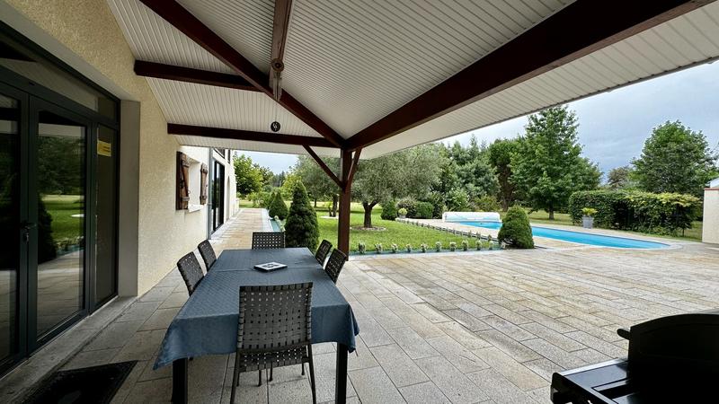 Maison - 348 m² - 11 pièces