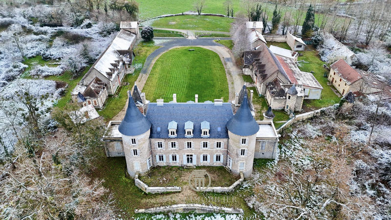 Château - 947 m² - 28 pièces