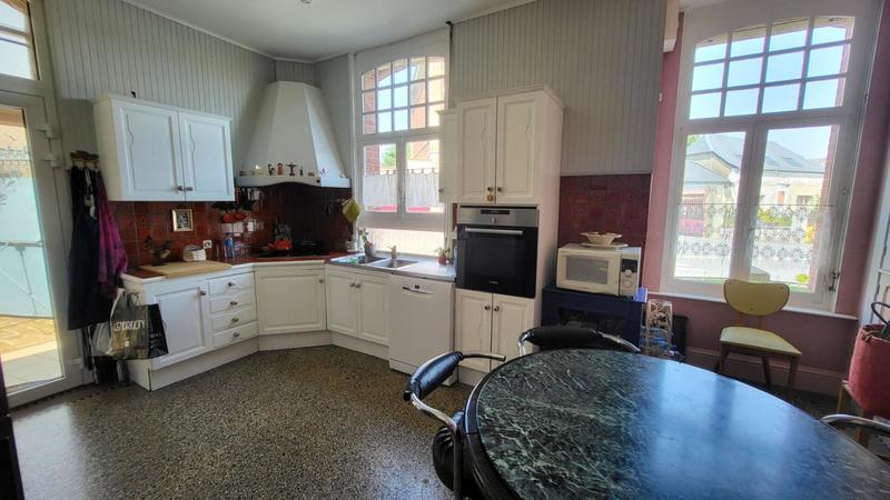 Maison - 385 m² - 8 pièces