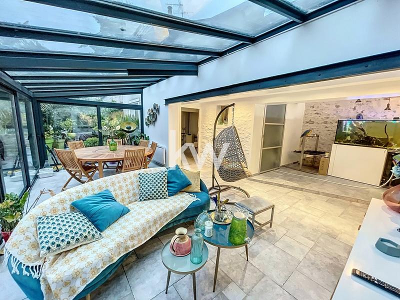 Maison - 274 m² - 10 pièces