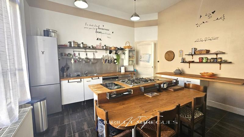 Maison - 530 m² - 18 pièces