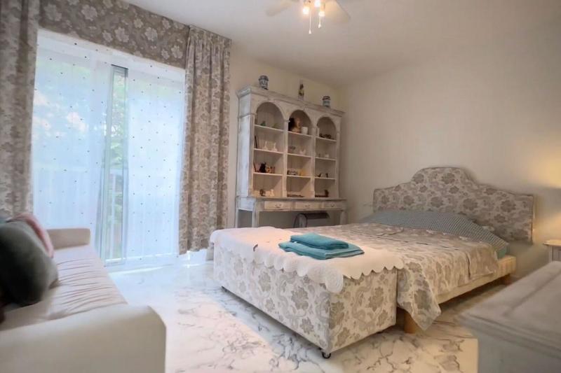 Villa - 665 m² - 8 pièces