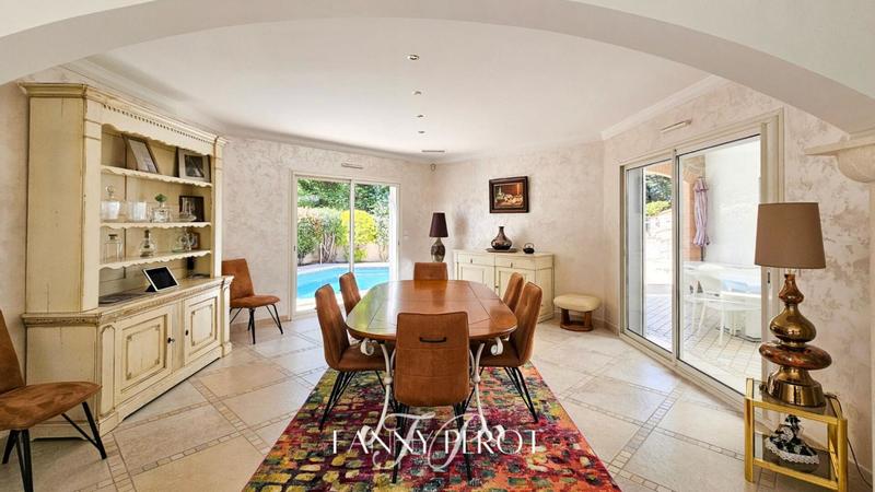 Villa - 194 m² - 6 pièces