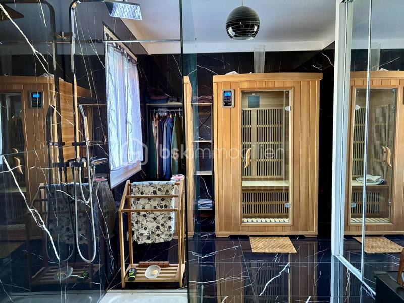 Maison traditionnelle - 145 m² - 4 pièces