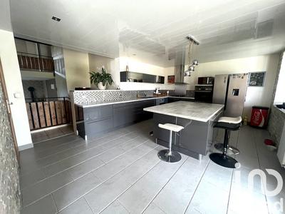 Maison - 172 m² - 8 pièces