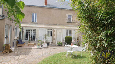 Maison - 220 m² - 7 pièces